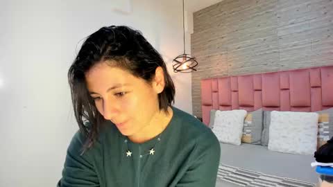 Sarah Deyvis online show from February 11, 1:20 pm