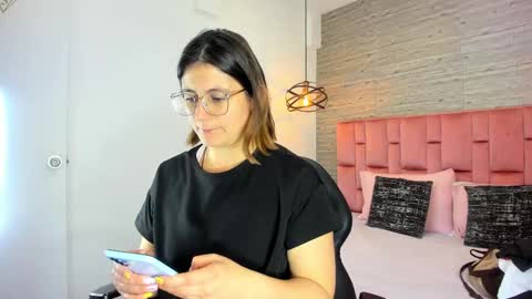 Sarah Deyvis online show from September 28, 2:33 pm