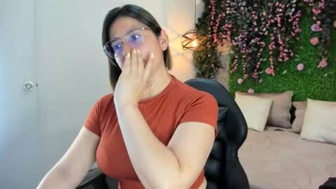 Sarah Deyvis online show from December 17, 3:27 pm