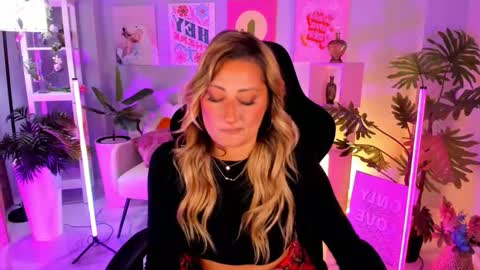 Divine Sarah NONUDE model online show from October 5, 1:16 pm