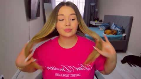 Sarah online show from February 28, 1:32 pm