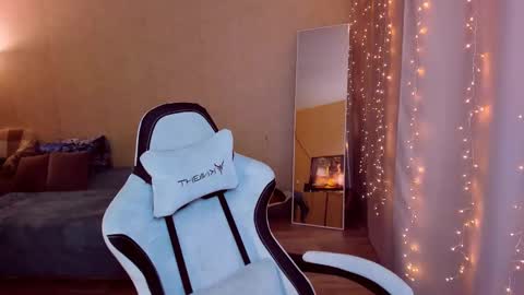 Sarah online show from March 3, 4:21 pm