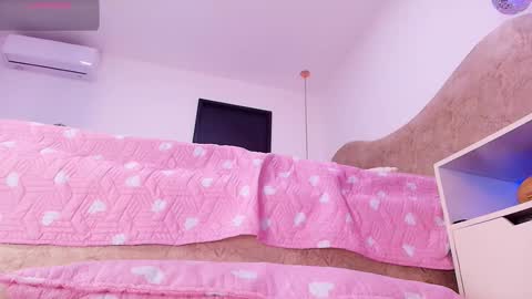 Sara  online show from January 12, 12:10 pm