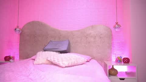 Sara  online show from April 16, 11:54 am