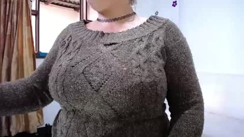 Saraloves online show from March 7, 12:45 pm