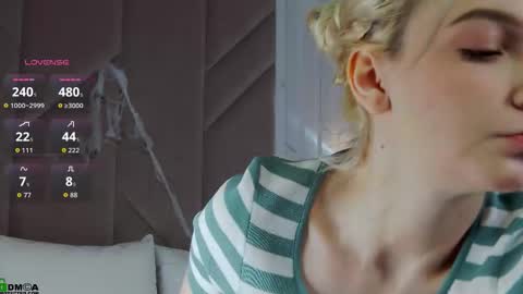 saramist online show from November 5, 1:44 am