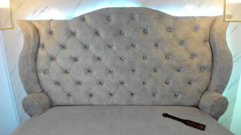   online show from February 8, 11:33 am