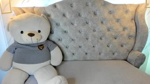   online show from February 14, 11:42 am