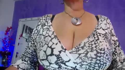 sara online show from October 7, 12:37 am