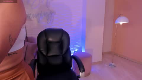 Sara Winstone online show from February 17, 1:33 pm