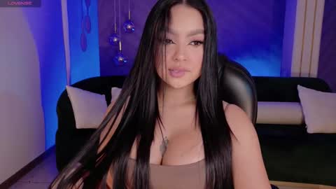 Sara Winstone online show from February 3, 11:59 am