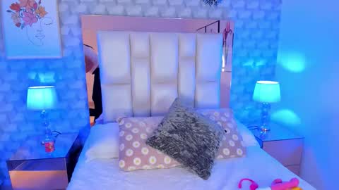 Camila  online show from November 28, 11:57 am