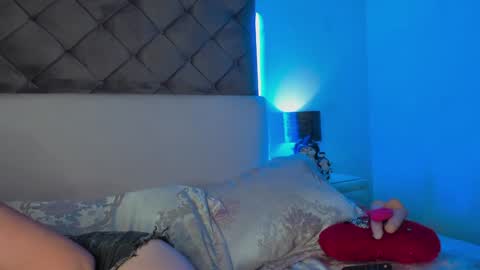 selene  online show from January 27, 9:11 pm