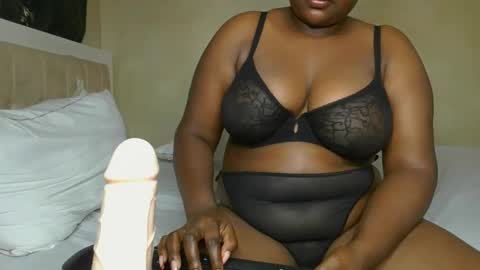 sassie_bee online show from January 14, 10:55 pm