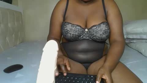 sassie_bee online show from March 5, 11:49 pm