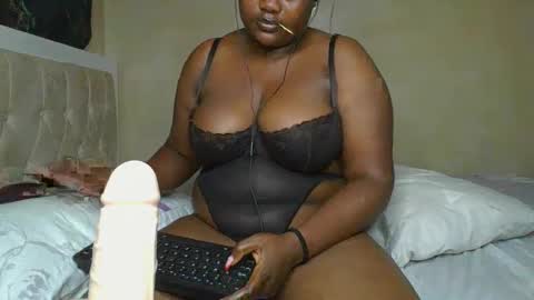 sassie_bee online show from January 11, 12:55 am