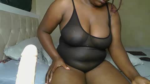 sassie_bee online show from January 9, 11:45 pm