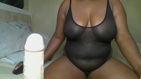 sassie_bee online show from February 17, 9:54 pm