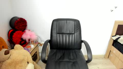 sassytiff online show from April 4, 11:42 am