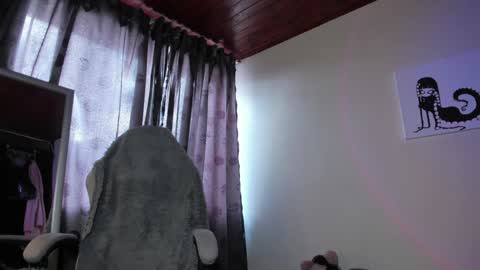    im expecting 300 thumbs up on my altar online show from January 28, 9:50 pm