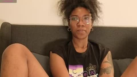 saturno_vibes online show from April 26, 1:42 pm