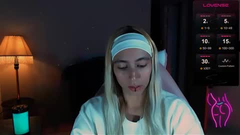 I AM JENN  online show from December 27, 12:07 am