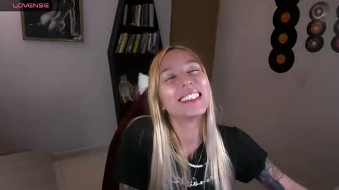 I AM JENN  online show from October 4, 3:45 am