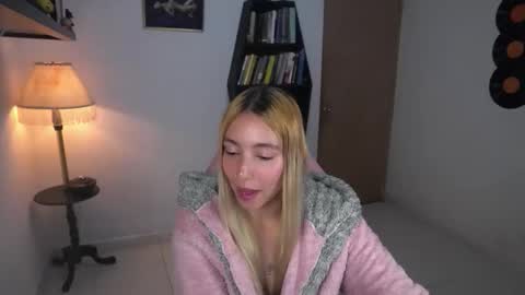 I AM JENN  online show from November 13, 2:10 am