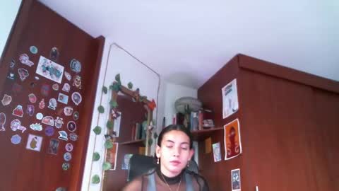 Zaren online show from December 2, 9:15 pm