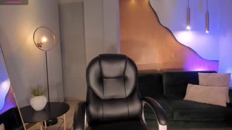 S a v a n n a h  online show from March 12, 3:18 pm