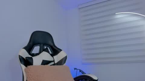 Savannahwildee online show from August 8, 11:07 am
