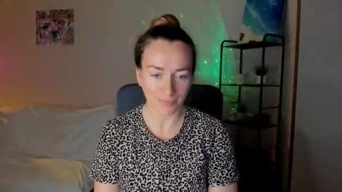 save the qween online show from December 1, 7:23 am