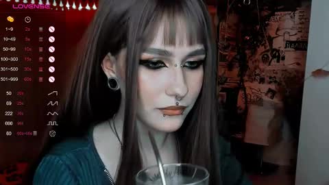 pronoun she. name Mary. age 21. online show from February 25, 5:51 pm