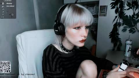 pronoun she. name Mary. age 21. online show from October 26, 8:59 pm