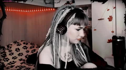 pronoun she. name Mary. age 21. online show from January 6, 3:29 pm