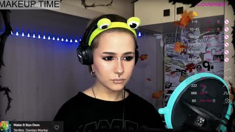 pronoun she. name Mary. age 21. online show from December 15, 11:09 pm