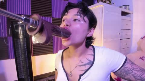 scarlet_gold online show from December 10, 2:05 am