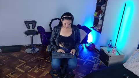 scarlet_hiit online show from July 3, 4:29 am