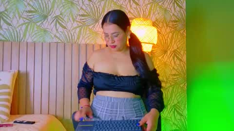 Scarleth Evans online show from November 17, 7:25 pm