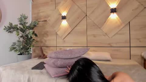   online show from November 19, 12:38 pm