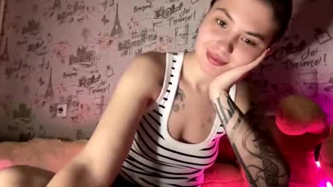 scarletpetal online show from February 10, 11:15 am