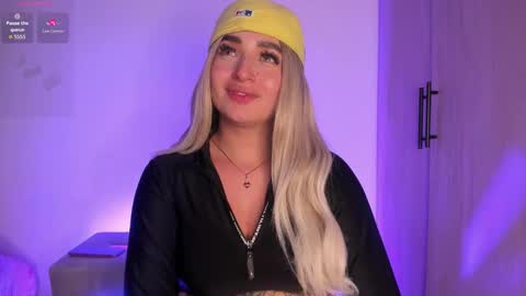 SCARLETT COLLINS online show from November 5, 5:56 am