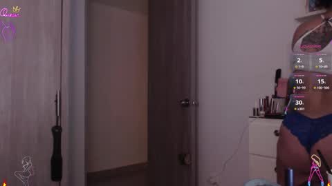 Scarlett Thumb up please help me 100 its important online show from March 22, 11:55 pm