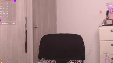 Scarlett Thumb up please help me 100 its important online show from February 12, 11:50 pm