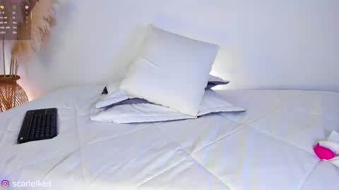 scarlet  online show from December 4, 2:30 pm