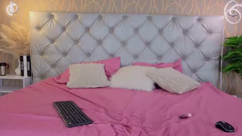 scarlett lane online show from August 5, 3:18 pm