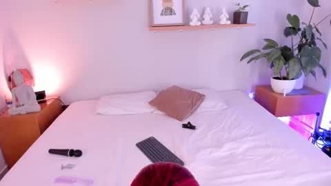 Scarlett Morgan online show from March 11, 8:20 pm