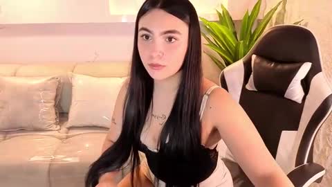 Scarlett online show from December 17, 1:37 pm