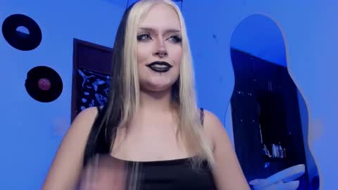 Goddess online show from November 17, 8:04 am