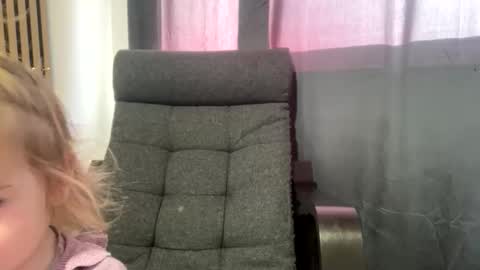 Anni online show from November 11, 11:51 am